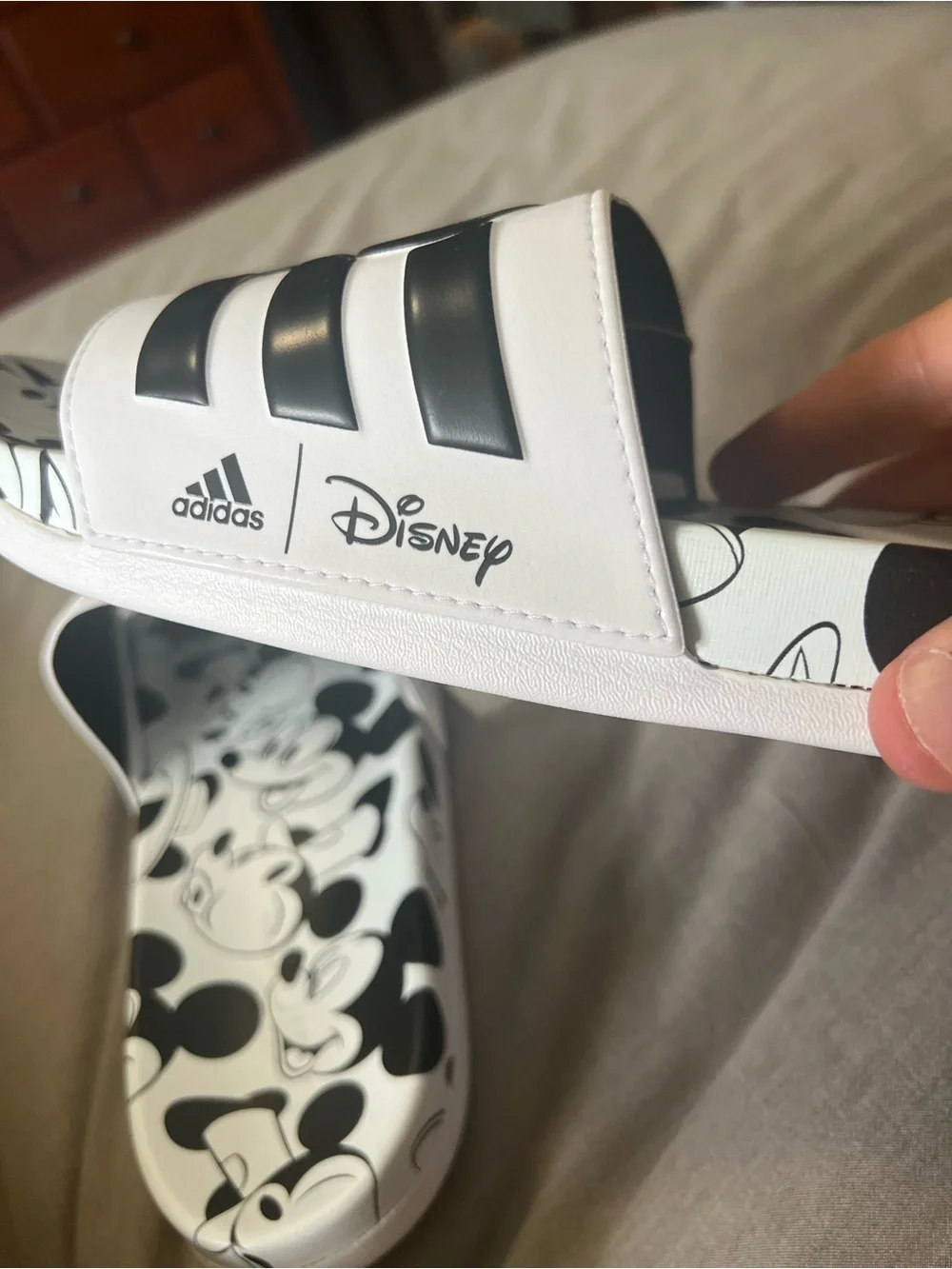 Mens adidas White & Black Mickey Graphic Slide Sandals adilette comfort size 10 - Picture 3 of 3